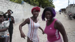 Relatives of the victims of an anti-gang march express their anger in Port-au-Prince on August 27, 2023 © Odelyn Joseph, AP